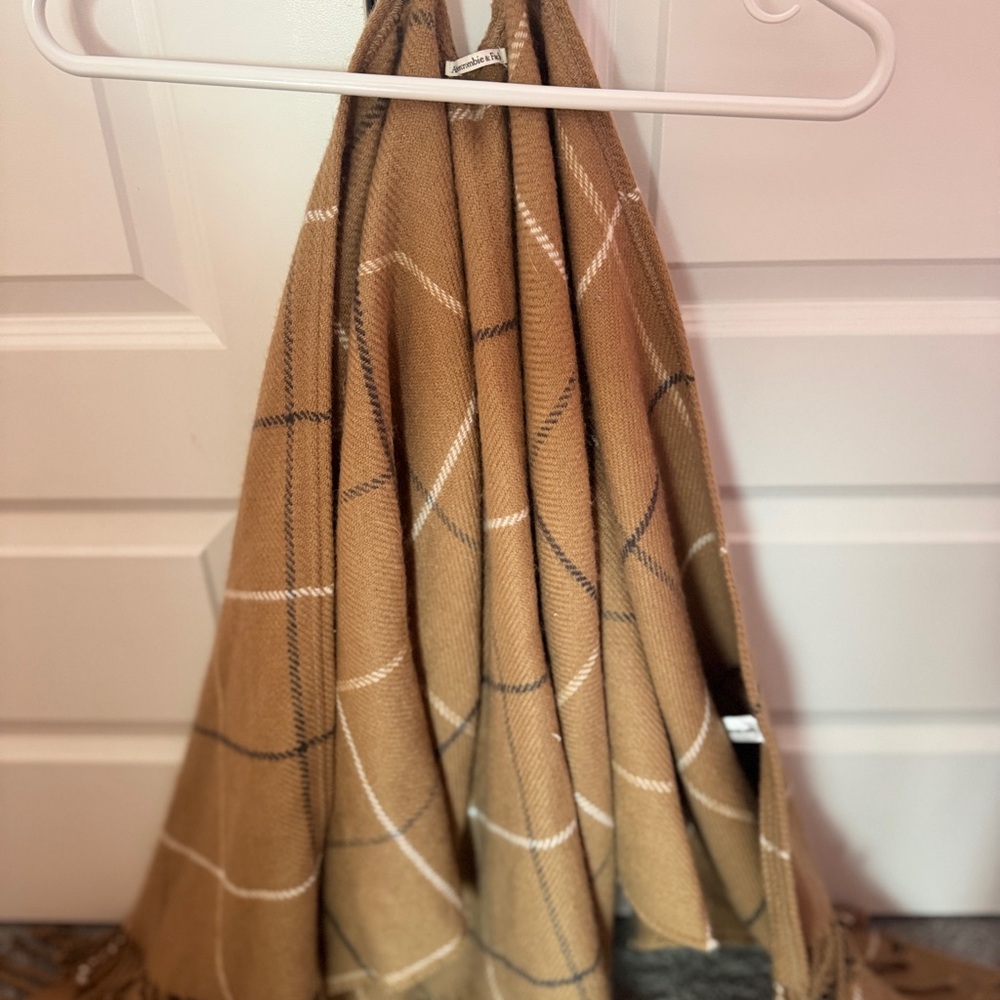 Plaid Tan Abercrombie & Fitch Poncho